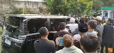 Prosesi Pemakaman Mpok Alpa
