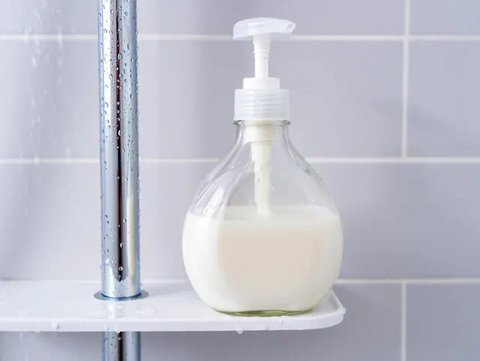 Sabun Batangan, Cair, atau Shower Oil? Simak Pilihannya Sesuai Jenis Kulit (sumber:AI)