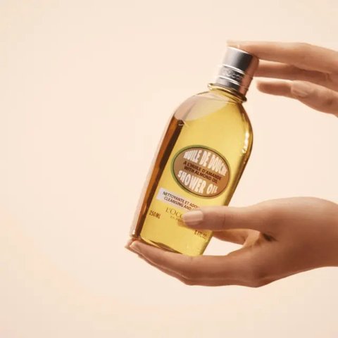 Sabun Batangan, Cair, atau Shower Oil? Simak Pilihannya Sesuai Jenis Kulit (sumber:AI)