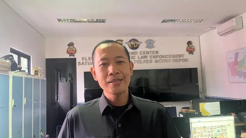 Kasi Humas Polres Metro Depok, AKP Made Budi saat ditemui di halaman Polres Metro Depok (Liputan6.com/Dicky Agung Prihanto)
