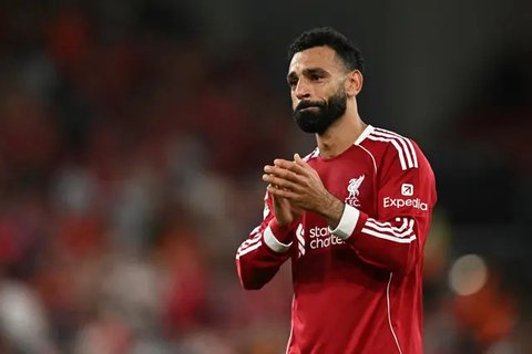 Tangis Mohamed Salah pecah mengenang Diogo Jota selepas laga Liverpool vs Bournemouth pada pekan 1 Premier League 2025/2026, Sabtu (16/8/2025) dini hari WIB. (Paul ELLIS / AFP)