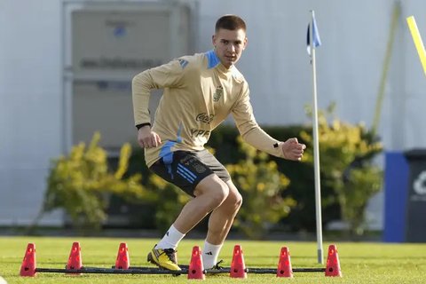 Franco Mastantuono resmi diperkenalkan sebagai pemain Real Madrid, Kamis (14/8/2025). (AP Photo/Manu Fernandez)
