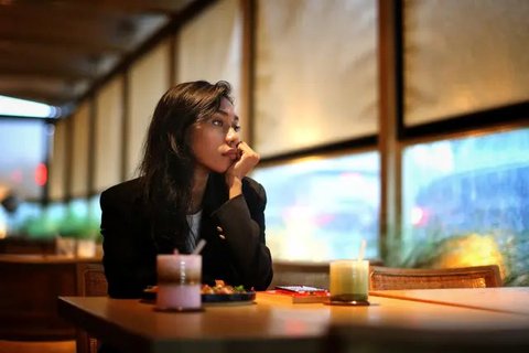 Sejumlah peserta mengikuti kirab dengan menaiki andong melintasi kawasan Tugu ,Yogyakarta,(14/5/2016).Kirab di laksanakan untuk menyambut peringatan ulang tahun satu abad kabupaten sleman.(Bo