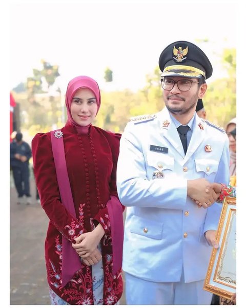 Syahnaz Sadiqah di upacara HUT ke-80 RI di Kab. Bandung Barat. [IG: @syahnazs]