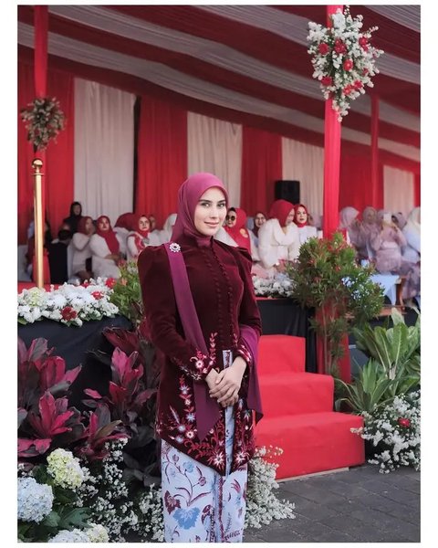 Syahnaz Sadiqah di upacara HUT ke-80 RI di Kab. Bandung Barat. [IG: @syahnazs]