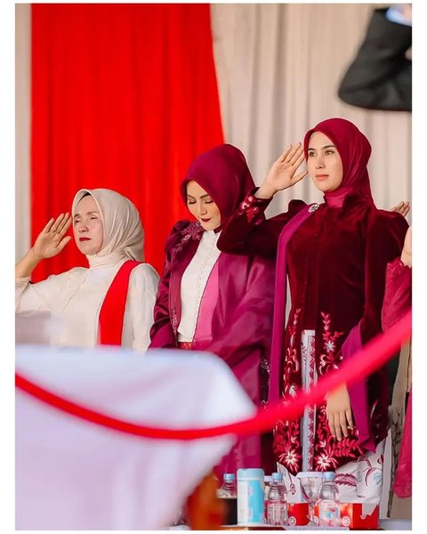 Syahnaz Sadiqah di upacara HUT ke-80 RI di Kab. Bandung Barat. [IG: @syahnazs]