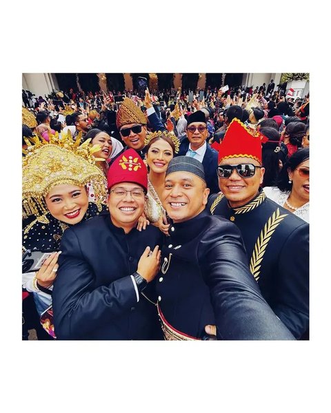 Artis di Upacara Penurunan Bendera HUT ke-80 RI di Istana Merdeka. [YouTube: Sekretariat Presiden]