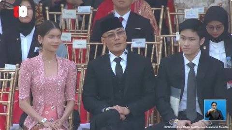 Artis di Upacara Penurunan Bendera HUT ke-80 RI di Istana Merdeka. [YouTube: Sekretariat Presiden]