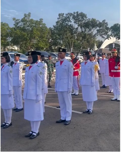 Momen anak Denny Cagur jadi Paskibraka Provinsi Banten. [IG: @dennycagur]