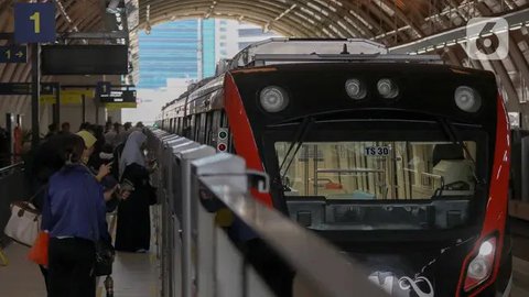 Stasiun-stasiun tersebut adalah Stasiun Dukuh Atas, Setiabudi, Rasuna Said, Kuningan, Pancoran, Cikoko, Ciliwung, Cawang, TMII, Kampung Rambutan, Ciracas, Harjamukti, Halim, Jatibening Baru,