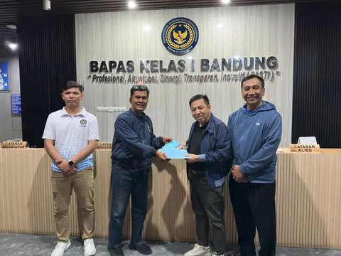 Terpidana korupsi E-KTP, Setya Novanto (kiri) usai menjalani pemeriksaan di Gedung KPK, Jakarta, Kamis (12/9/19). SN diperiksa sebagai saksi kasus tindak pidana korupsi Pengadaan Paket Penera