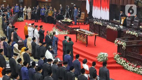 Pelantikan dan pembacaan sumpah dan janji anggota DPR periode 2024-2029, Selasa (1/10/2024). (tangkapan layar youtube DPR RI)