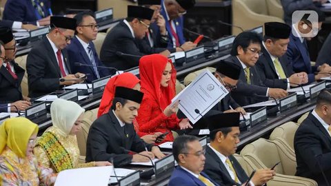 Pelantikan dan pembacaan sumpah dan janji anggota DPR periode 2024-2029, Selasa (1/10/2024). (tangkapan layar youtube DPR RI)