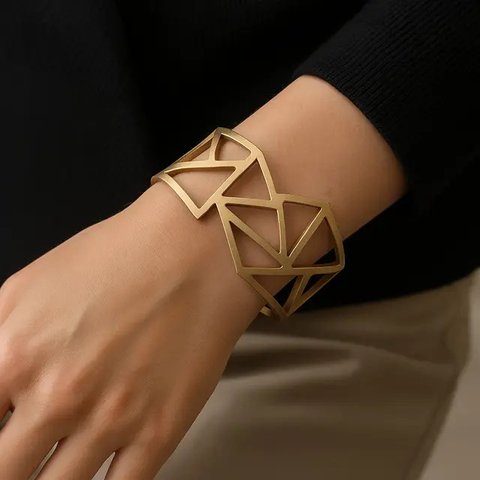 Model Gelang Geometris dengan Desain Kontemporer/AI