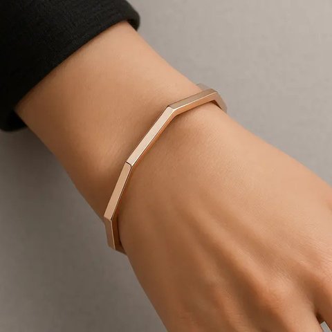 Model Gelang Geometris dengan Desain Kontemporer/AI