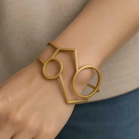 Model Gelang Geometris dengan Desain Kontemporer/AI