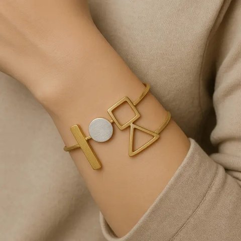 Model Gelang Geometris dengan Desain Kontemporer/AI