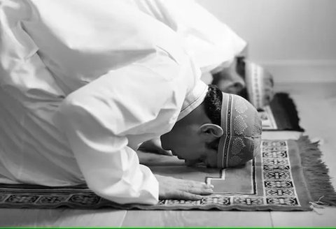 Simak tata cara sholat istikharah dan berbagai manfaatnya! (pexels.com/Thirdman).