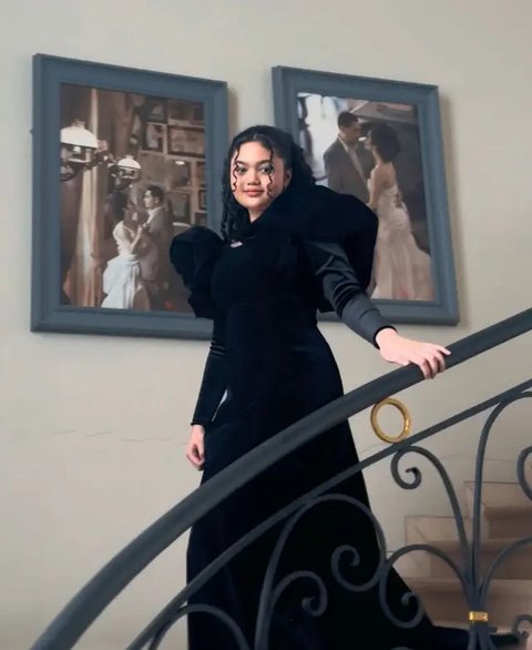 Model Long Dress ala Amora Lemos