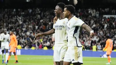 Vinicius Junior membuka keunggulan Real Madrid atas FC Salzburg di menit ke-40, FRANCK FIFE/AFP)