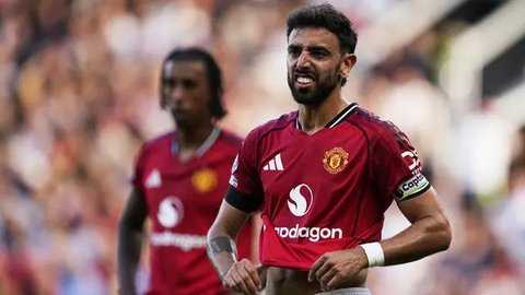 Di menit ke-79, Manchester United berbalik unggul lewat sundulan keras Casemiro yang berhasil merobek jala gawang Athletic Bilbao yang dijaga Julen Agirrezabala. (Oli SCARFF/AFP)
