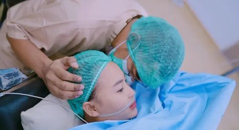 Potret Mpok Alpa saat Melahirkan Anak Kembar (@nina_mpokalpa)