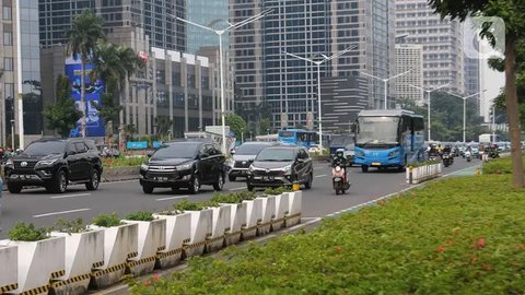 Perhatikan titik ganjil genap Jakarta yang berlaku pada hari ini, Kamis (3/10/2024). (Liputan6.com/Herman Zakharia)