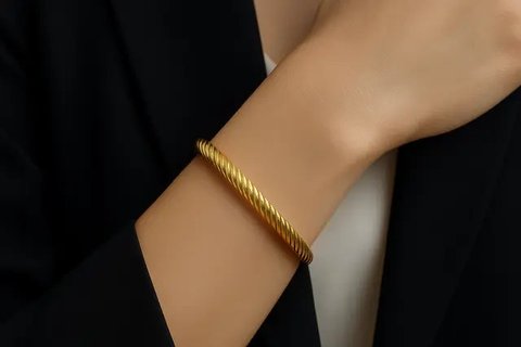 7 Model Gelang Bangle yang Bagus Emas 24 Karat 5 Gram, Mewah tapi Tetap Simple (sumber:AI)