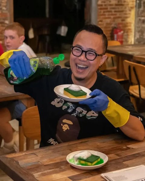 Coba cara mudah untuk membersihkan spons cuci piring di dapur Anda.