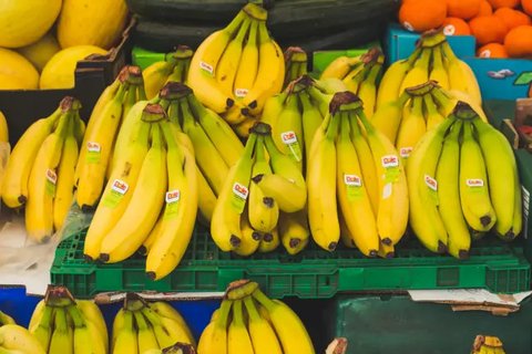 Nikmati beragam manfaat yang baik bagi penderita diabetes dengan mengonsumsi beragam jenis buah-buahan ini yang kaya akan serat, vitamin, dan antioksidan yang dapat menjaga kadar gula darah.