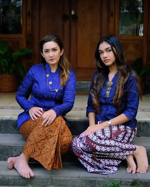 Teras rumah Nafa Urbach di kampung halaman. [IG: @nafaurbach]