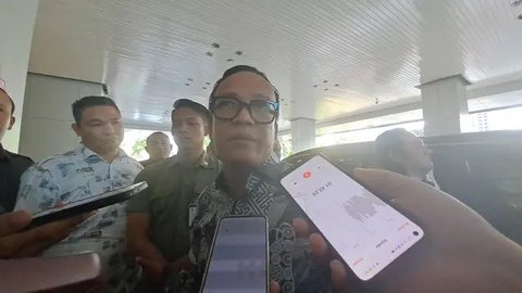 Wakil Menteri Tenaga Kerja Immanuel Ebenezer saat mendatangi perusahaan tahan ijazah mantan karyawan di Pekanbaru. (Liputan6.com/M Syukur)