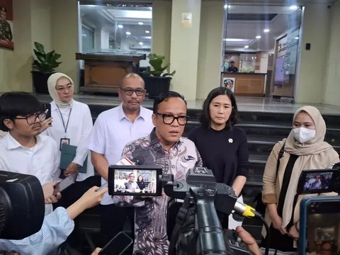 Wakil Menteri Tenaga Kerja Immanuel Ebenezer saat mendatangi perusahaan tahan ijazah mantan karyawan di Pekanbaru. (Liputan6.com/M Syukur)