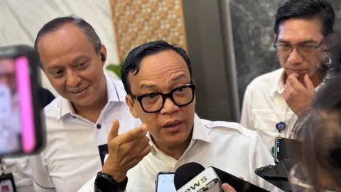 Wakil Menteri Tenaga Kerja Immanuel Ebenezer saat mendatangi perusahaan tahan ijazah mantan karyawan di Pekanbaru. (Liputan6.com/M Syukur)