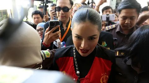 Pada sidang kali ini, Nikita Mirzani hadir sebagai saksi dalam sidang asistennya, Ismail Marzuki alias Mail. (KapanLagi.com/Budy Santoso)