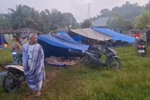 Gibran tinjau korban gempa Poso (Liputan6.com/istimewa)
