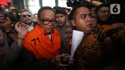 KPK turut menyita sejumlah barang bukti berupa uang miliaran rupiah, 15 mobil dan 7 sepeda motor. (Liputan6.com/Helmi Fithriansyah)