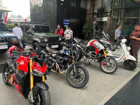 KPK turut menyita sejumlah barang bukti berupa uang miliaran rupiah, 15 mobil dan 7 sepeda motor. (Liputan6.com/Helmi Fithriansyah)