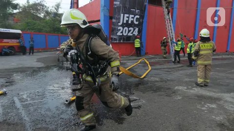 satpam di samarinda dihukum jadi petugas damkar (Liputan6.com/istimewa)