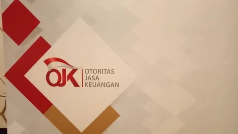 Tulisan OJK terpampang di Kantor Otoritas Jasa Keuangan (OJK), Jakarta. (Liputan6.com/Angga Yuniar)