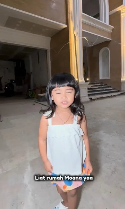 Potret Moana Sidak Rumah Baru yang Hampir Jadi, Bagian Depan Mewah Banget (sumber: Instagram/riaricis1795)