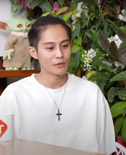 Setelah menggelar podcast bersama DJ Panda, beredar tudingan Denny Sumargo bantu sang disjoki dalam kasus Erika Carlina hamil 9 bulan di luar nikah. (Foto: Dok. YouTube Curhat Bang Denny Suma