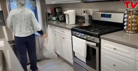 6 Potret Dapur Rumah Uya Kuya di Amerika, Modern dengan Sentuhan Minimalis (sumber: YouTube Uya Kuya TV)