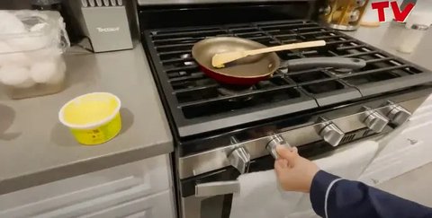 6 Potret Dapur Rumah Uya Kuya di Amerika, Modern dengan Sentuhan Minimalis (sumber: YouTube Uya Kuya TV)