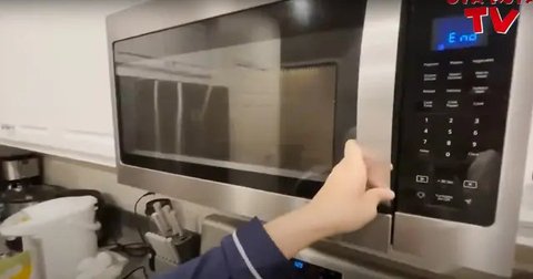 6 Potret Dapur Rumah Uya Kuya di Amerika, Modern dengan Sentuhan Minimalis (sumber: YouTube Uya Kuya TV)