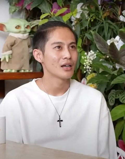 Setelah menggelar podcast bersama DJ Panda, beredar tudingan Denny Sumargo bantu sang disjoki dalam kasus Erika Carlina hamil 9 bulan di luar nikah. (Foto: Dok. YouTube Curhat Bang Denny S