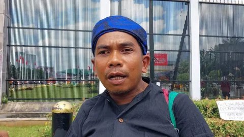Rasja, salah seorang warga Baduy Luar yang ikut berdemo di Gedung DPR bersama massa lainnya. (Liputan6/Arief Rahman)