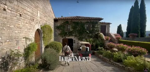 8 Potret Honeymoon Luna Maya dan Maxime Bouttier Saat Menginap di Hotel Italia, Bangunan Estetik dan Megah (sumber: YouTube Luna Maya Official)