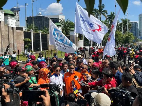 Demo Buruh Depan Gedung DPR