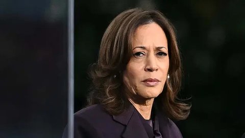 Dalam pidatonya, Kamala Harris mengakui kemenangan pesaingnya dari Partai Republik, Donald Trump. (SAUL LOEB/AFP)